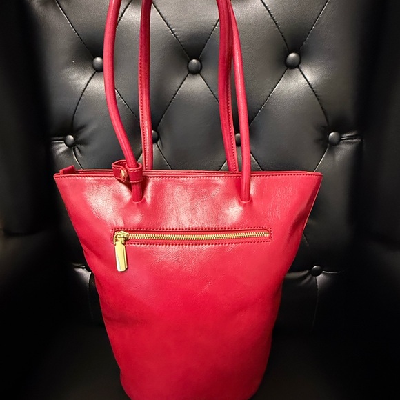 Stunning Vegan “Leather like” Bucket Bag by AOTA in pinkish reddish color - Picture 7 of 15